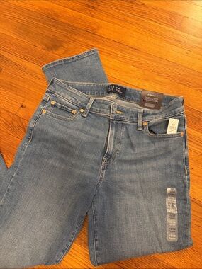 GAP Straight Leg Jeans in Light Blue Wash